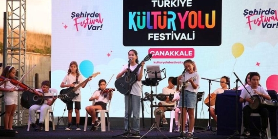 Çocuklar İçin Renkli Festival Deneyimi: Eğlence ve Öğrenme Bir Arada
