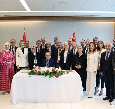 Erdoğan: Ekonomide Zorlu Günler Artık Tarih Oluyor! 3 erdogan-ekonomide-zorlu-gunler-artik-tarih-oluyor-Wzg6dEFd.jpg