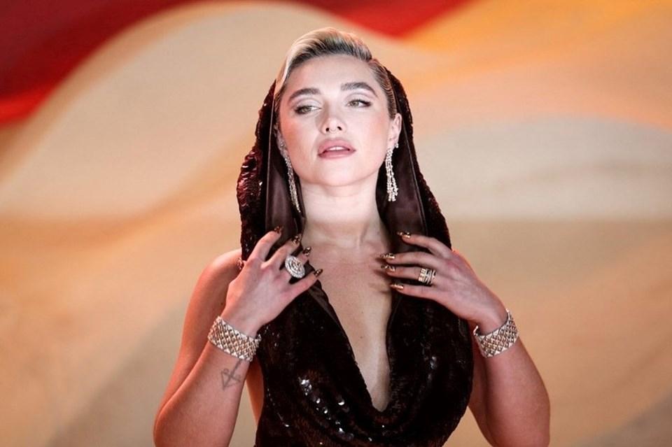 Florence Pugh, Yeni Rolü İçin Cesurca Saçlarını Kazıttı 1 Florence Pugh'un Yeni Rolü ve Saçlarını Kazıtma Deneyimi