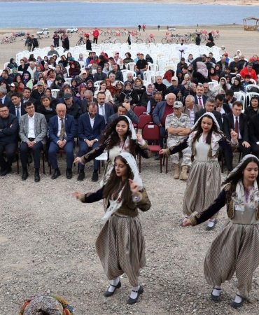 Frigya Medeniyetleri Kültür, Sanat ve Spor Festivali: Tarihin Derinliklerinden Gelen Büyüleyici Bir Etkinlik! 10 frigya-medeniyetleri-kultur-sanat-ve-spor-festivali-tarihin-derinliklerinden-gelen-buyuleyici-bir-etkinlik-9aJnNleh.jpg