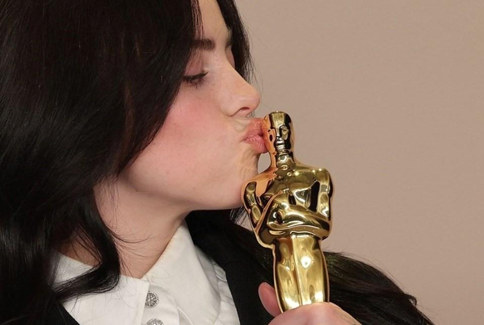 Grammy Ödüllü Billie Eilish'ten Şok Açıklama: Kamala Harris'e Destek Veren İsimlerin Arkasında Yatan Gerçekler! 1 Billie Eilish ve Finneas'tan Kamala Harris'e Destek