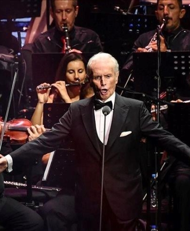 İstanbul'da Jose Carreras'ın Unutulmaz Konseri: Bu Büyüleyici Anları Kaçırmak İstemeyeceksiniz! 5 istanbulda-jose-carrerasin-unutulmaz-konseri-bu-buyuleyici-anlari-kacirmak-istemeyeceksiniz-uhPhm9Jx.jpg