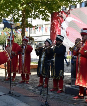 İtfaiye Haftası: Cesur Kahramanların Coşkulu Kutlamasıyla Yangın Güvenliğine Dikkat Çekildi! 8 itfaiye-haftasi-cesur-kahramanlarin-coskulu-kutlamasiyla-yangin-guvenligine-dikkat-cekildi-QIUzXC7Z.jpg