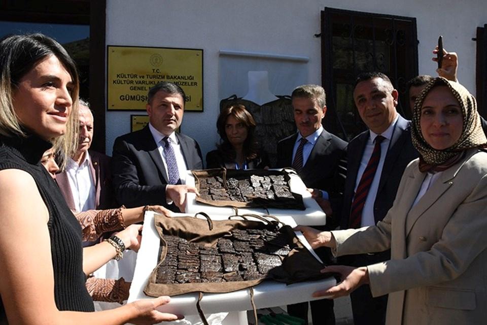 Roma Döneminin Gizemli Lejyoner Zırhı: Gümüşhane Kent Müzesi'nde Tarihin Tozlu Sayfalarına Yolculuk! 2 Roma Döneminin Gizemli Lejyoner Zırhı: Gümüşhane Kent Müzesi'nde Tarihin Tozlu Sayfalarına Yolculuk!