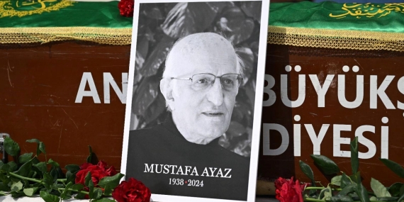 Sanat Dünyası Şokta: Ressam Mustafa Ayaz’ın Son Yolculuğuna Veda Töreni, Gözyaşları ve Anılarla Dolu!