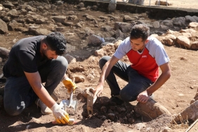 Sefertepe'de 10 Bin Yıl Öncesine Ait Sırrı Çözmek: Süs Eşyaları, Geçmişin İzlerini Nasıl Taşıyor? 5 sefertepede-10-bin-yil-oncesine-ait-sirri-cozmek-sus-esyalari-gecmisin-izlerini-nasil-tasiyor-LR9PaqiS.jpg