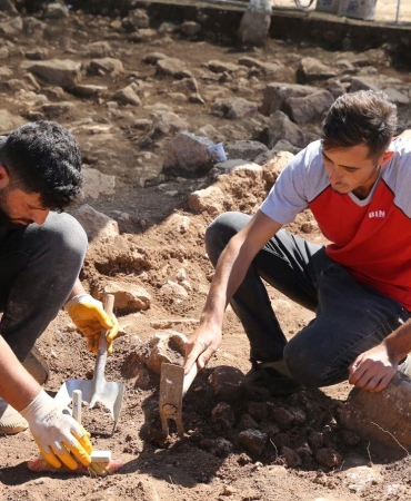 Sefertepe'de 10 Bin Yıl Öncesine Ait Sırrı Çözmek: Süs Eşyaları, Geçmişin İzlerini Nasıl Taşıyor? 5 sefertepede-10-bin-yil-oncesine-ait-sirri-cozmek-sus-esyalari-gecmisin-izlerini-nasil-tasiyor-LR9PaqiS.jpg