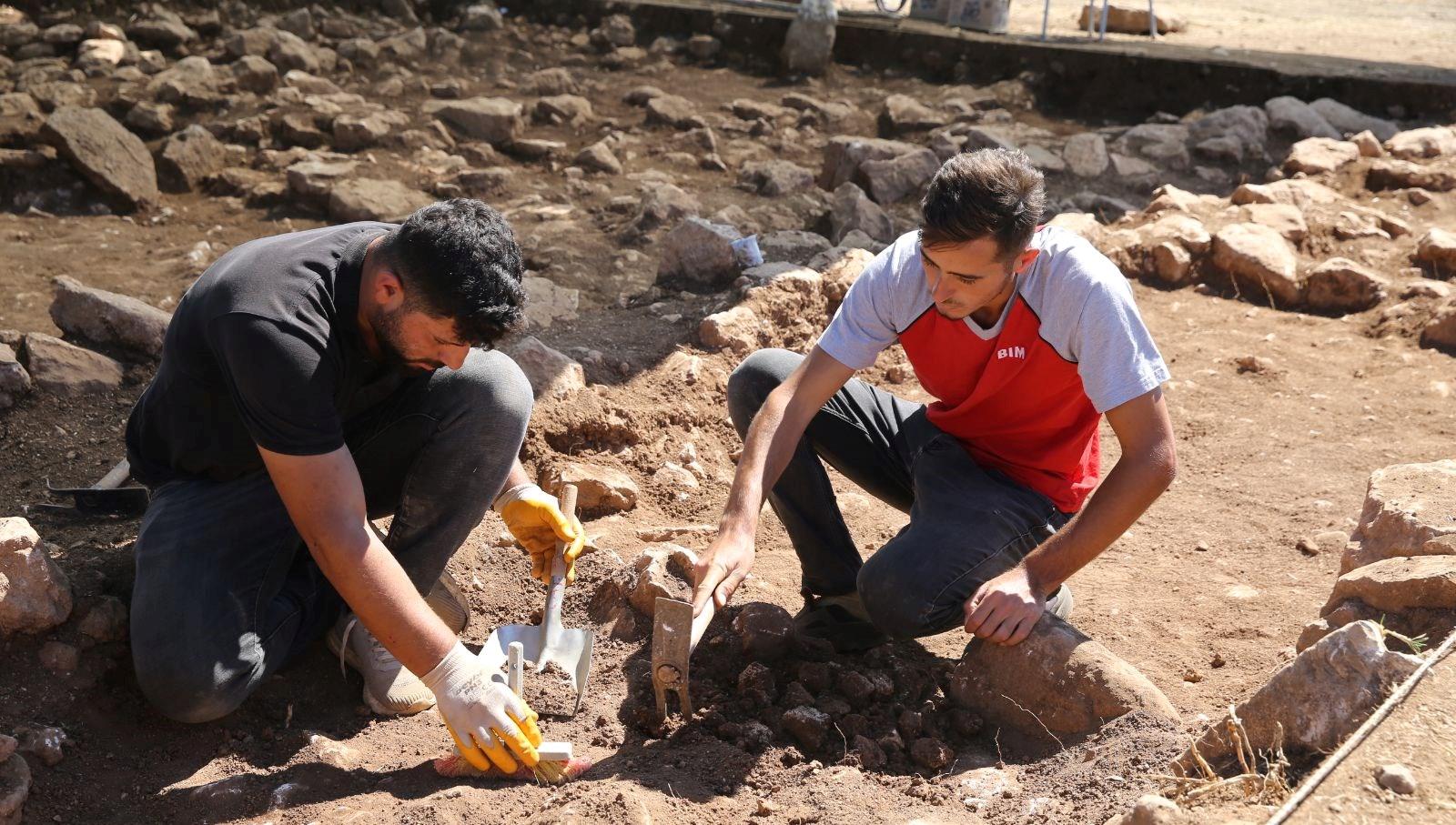 Sefertepe'de 10 Bin Yıl Öncesine Ait Sırrı Çözmek: Süs Eşyaları, Geçmişin İzlerini Nasıl Taşıyor? 3 sefertepede-10-bin-yil-oncesine-ait-sirri-cozmek-sus-esyalari-gecmisin-izlerini-nasil-tasiyor-LR9PaqiS.jpg