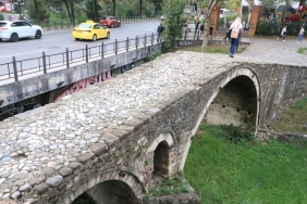 Tabakhane Köprüsü: Zamanın Testine Direnen Tarihi Bir Mühendislik Harikası! 2 tabakhane-koprusu-zamanin-testine-direnen-tarihi-bir-muhendislik-harikasi-ml9WRuZx.jpg