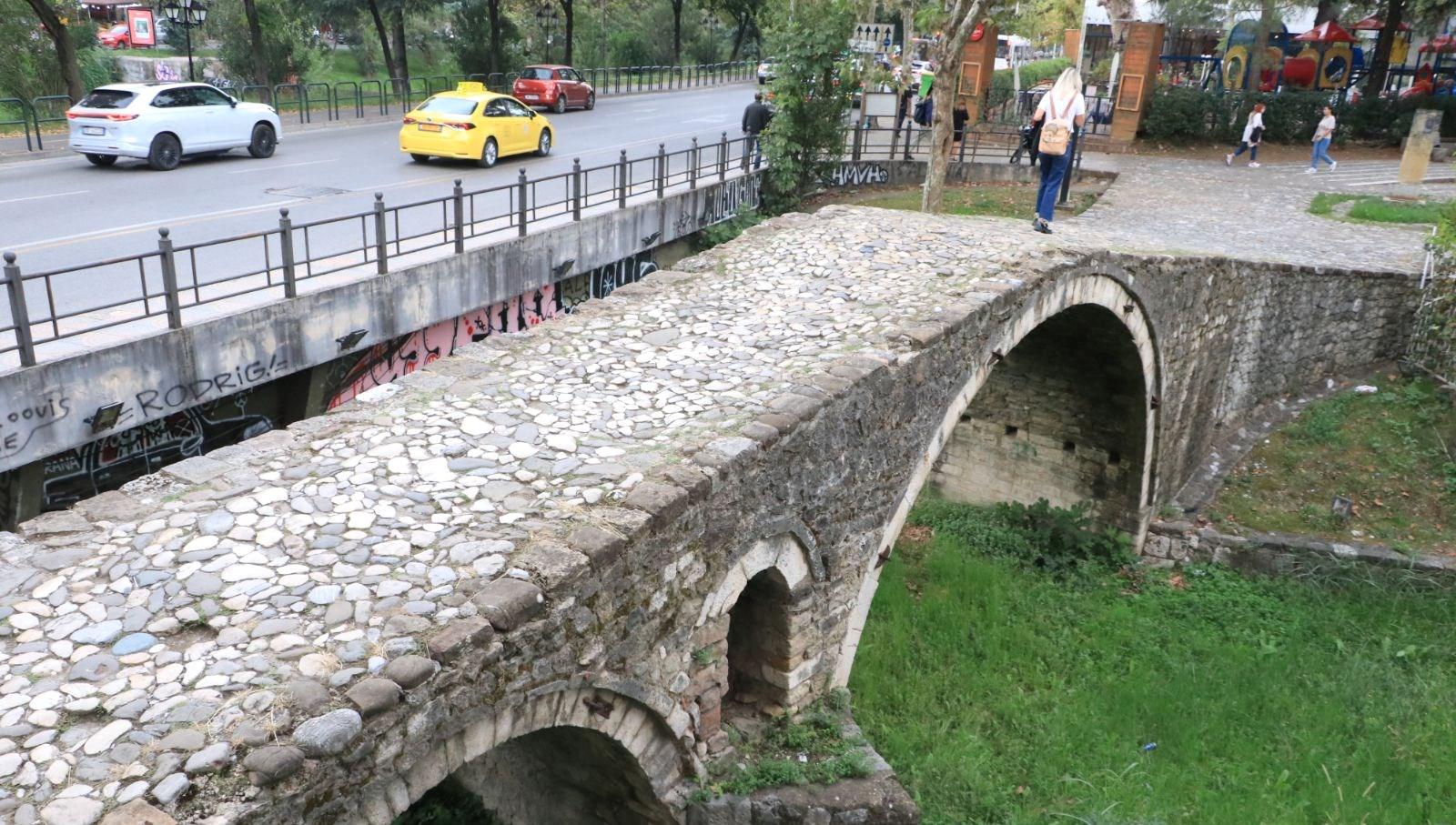 Tabakhane Köprüsü: Zamanın Testine Direnen Tarihi Bir Mühendislik Harikası! 2 tabakhane-koprusu-zamanin-testine-direnen-tarihi-bir-muhendislik-harikasi-ml9WRuZx.jpg
