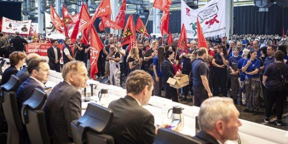 VW ve Sendika Arasında Tarihi Müzakere: Geleceği Şekillendiren Anlar!
