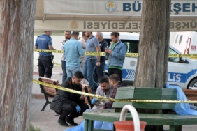 Adana'da Şok Olay! Mezarlıkta Anne ve İki Kızının Trajik Ölümü 5 adanada-sok-olay-mezarlikta-anne-ve-iki-kizinin-trajik-olumu-jPsXtMMa.jpg