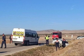 afyonkarahisarda-okul-servisi-kazasinda-feci-kaza-4-can-gitti-5-yarali-D9vhhGPS.jpg