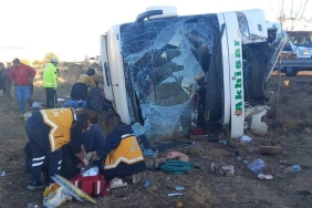 Aksaray'da Yolcu Otobüsü Faciası: 6 Kayıp, 25 Yaralı 4 aksarayda-yolcu-otobusu-faciasi-6-kayip-25-yarali-ahMdVtXt.jpg