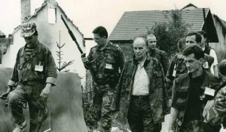 Aliya İzzetbegoviç'in Ölüm Yıldönümünde Unutulmaz Anılar: Kimdir Bu Dahi Lider ve Ölümünün Ardındaki Gizemler? 6 aliya-izzetbegovicin-olum-yildonumunde-unutulmaz-anilar-kimdir-bu-dahi-lider-ve-olumunun-ardindaki-gizemler-fpcP5uvJ.jpg