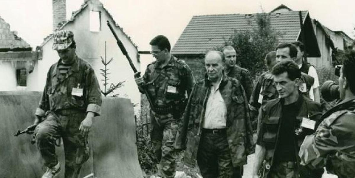 Aliya İzzetbegoviç'in Ölüm Yıldönümünde Unutulmaz Anılar: Kimdir Bu Dahi Lider ve Ölümünün Ardındaki Gizemler? 4 aliya-izzetbegovicin-olum-yildonumunde-unutulmaz-anilar-kimdir-bu-dahi-lider-ve-olumunun-ardindaki-gizemler-fpcP5uvJ.jpg