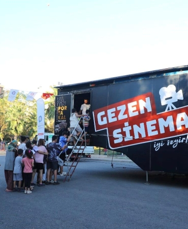 Altın Portakal Sinema Tırı: İlçelerde Sinemaseverlerin Kaçırılmayacak Buluşması! 7 altin-portakal-sinema-tiri-ilcelerde-sinemaseverlerin-kacirilmayacak-bulusmasi-68Y5ckEz.jpg
