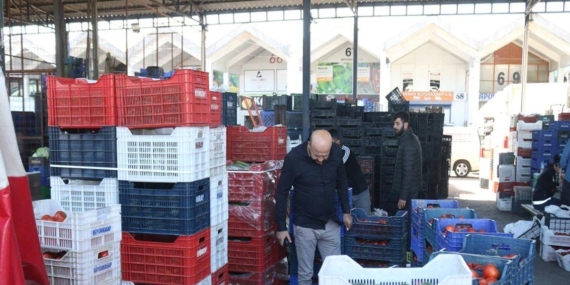 Aniden Hayatını Kaybetti, Etrafı Domates Kasalarıyla Çevrildi