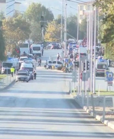 Ankara'da Şok Terör Olayı: Patlama ve Silahlı Çatışma Anları 4 ankarada-sok-teror-olayi-patlama-ve-silahli-catisma-anlari-A5mYEzB8.jpg