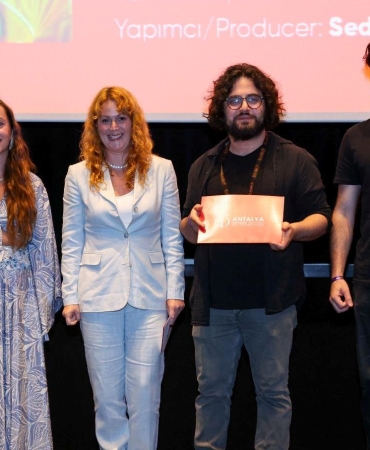 Antalya Film Forum'da Ödüller Sahiplerini Buldu: Bu Yılın En Etkileyici Anları ve Kazananlar! 10 antalya-film-forumda-oduller-sahiplerini-buldu-bu-yilin-en-etkileyici-anlari-ve-kazananlar-MiWKRvJ9.jpg
