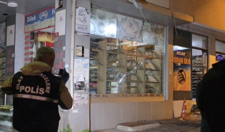 Ataşehir'de Silahlı Çatışma: 1 Kişi Hayatını Kaybetti, 3 Yaralı 1 atasehirde-silahli-catisma-1-kisi-hayatini-kaybetti-3-yarali-ikqbF1EH.jpg