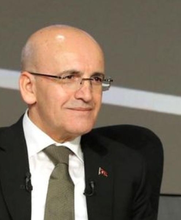 bakan-simsekten-dis-ticaret-ve-turizmde-yeni-ufuklar-verilerle-gelecegi-kesfedin-qLZY2Fnj.jpg