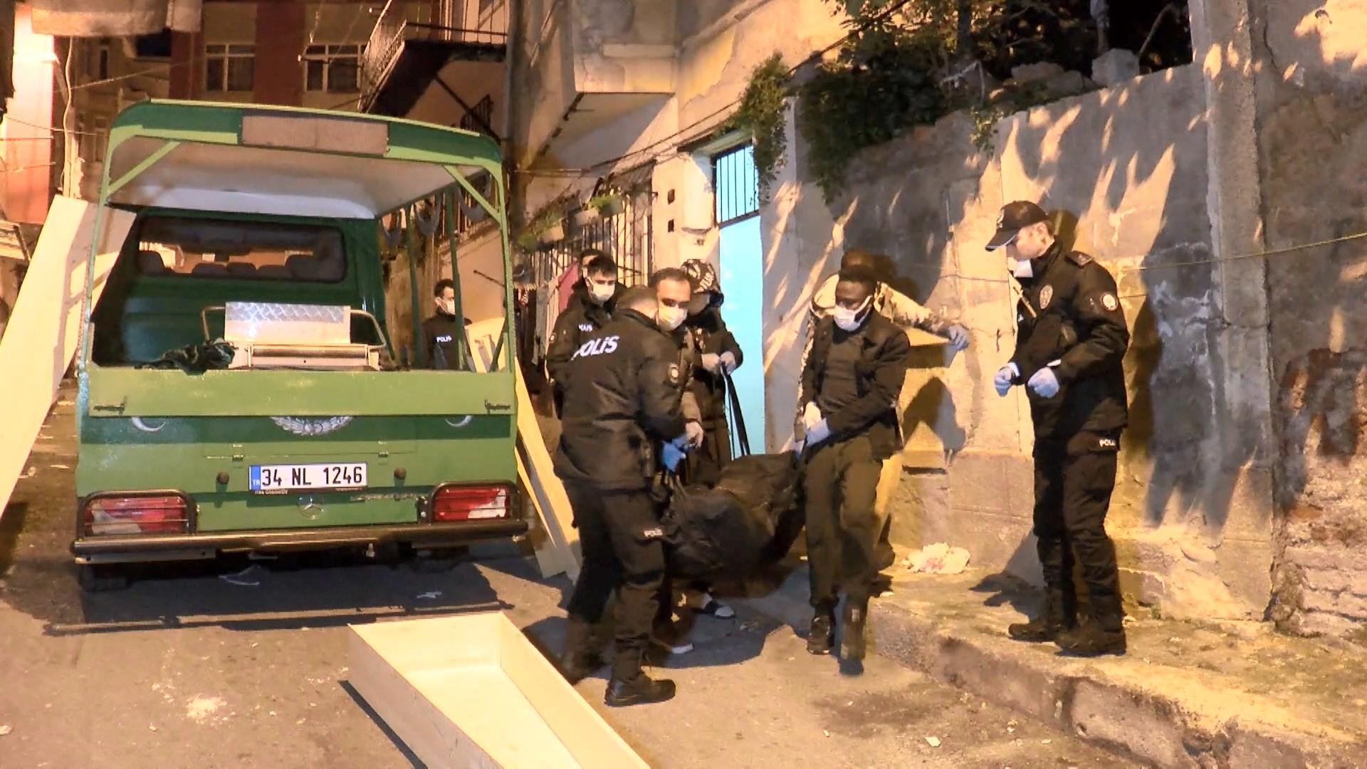 Beyoğlu'nda Anne ve Bebek Gizemli Bir Şekilde Hayatını Kaybetti 2 Beyoğlu'nda Anne ve Bebek Gizemli Bir Şekilde Hayatını Kaybetti