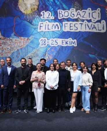 Boğaziçi Film Festivali'nde Şaşırtan Anlar: 12. Ödüllerin Kazananları Kimler? 4 bogazici-film-festivalinde-sasirtan-anlar-12-odullerin-kazananlari-kimler-Z2dILEi1.jpg