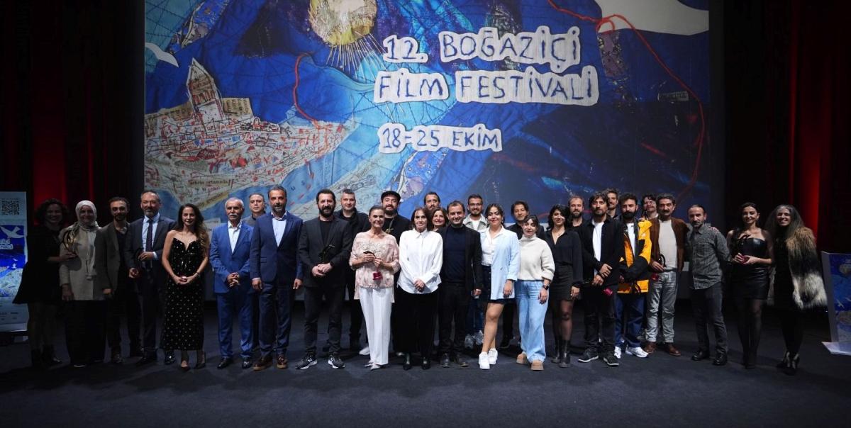 Boğaziçi Film Festivali'nde Şaşırtan Anlar: 12. Ödüllerin Kazananları Kimler? 5 bogazici-film-festivalinde-sasirtan-anlar-12-odullerin-kazananlari-kimler-Z2dILEi1.jpg