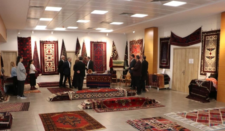 Bu Geleneksel Sanat Eseri, Yağcıbedir Halıları ile Kültürel Mirasımızı Yeniden Keşfedin! 6 bu-geleneksel-sanat-eseri-yagcibedir-halilari-ile-kulturel-mirasimizi-yeniden-kesfedin-7nVBBKOs.jpg