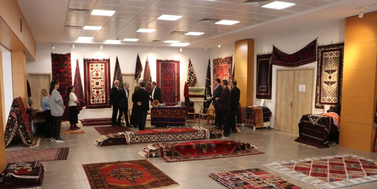 Bu Geleneksel Sanat Eseri, Yağcıbedir Halıları ile Kültürel Mirasımızı Yeniden Keşfedin! 2 bu-geleneksel-sanat-eseri-yagcibedir-halilari-ile-kulturel-mirasimizi-yeniden-kesfedin-7nVBBKOs.jpg