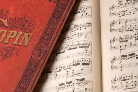 Chopin'in Unutulmuş Eserinin Şaşırtıcı Keşfi: 200 Yıl Sonra Depodan Çıkan Gizemli Besteyle Müzik Dünyası Sarsılıyor! 9 chopinin-unutulmus-eserinin-sasirtici-kesfi-200-yil-sonra-depodan-cikan-gizemli-besteyle-muzik-dunyasi-vj43szCy.jpg