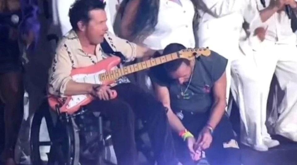 Chris Martin'den Michael J. Fox'un Hayatına Dair Şok Edici İtiraf: Cennette Olmak Gibi Bir Deneyim! 1 Glastonbury Festivali'nde Unutulmaz Bir An