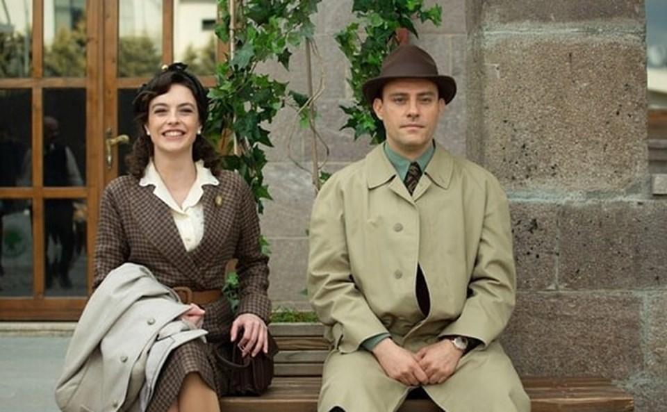 Cumhuriyet Şarkısı Filminin Galası: Tarihin Tozlu Sayfalarından Yükselen Bir Efsane! 1 Mustafa Kemal Atatürk'ü Anlamak