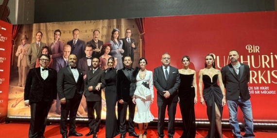 Cumhuriyet Şarkısı Filminin Galası: Tarihin Tozlu Sayfalarından Yükselen Bir Efsane!