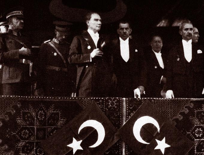 Cumhuriyetin 101. Yılı: Atatürk'ün Ebedi Mirası! 1 Cumhuriyetin İlanı: 101 Yıl Önce Bir Dönüm Noktası