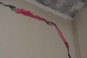 Deprem Sonrası Oluşan Çatlakları Bez Parçalarıyla Gizlemek 1 deprem-sonrasi-olusan-catlaklari-bez-parcalariyla-gizlemek-jBv8AEq1.jpg