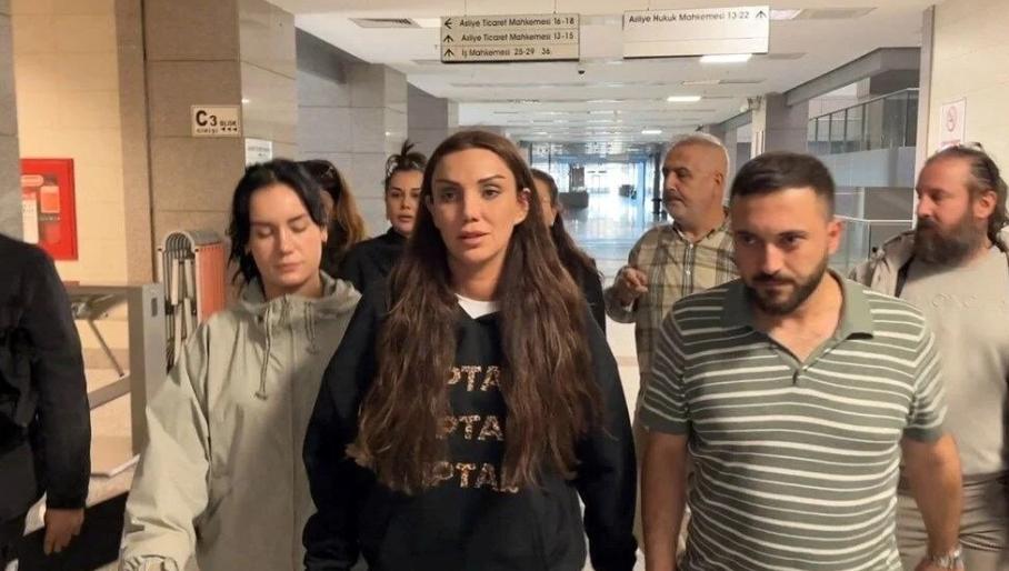 Dilan Polat'a Yönelik Nefret ve Tiksinti Dolu Tepkiler: Baş Belası Olarak Gündemde 3 Dilan Polat'ın Instagram Açıklaması