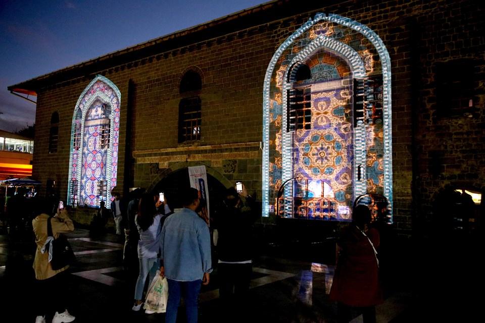 Diyarbakır Kültür Yolu Festivali: Dijital Sergilerle Dolu Bir Sanat Yolculuğu Sizi Bekliyor! 1 Diyarbakır Kültür Yolu Festivali: Sanat ve Kültürün Buluşma Noktası