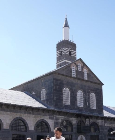 Diyarbakır'ın Kalbinde Sonlanan Türkiye Kültür Yolu Festivali: Unutulmaz Anlar ve Büyüleyici Sırlarla Dolu Bir Yolculuk! 4 diyarbakirin-kalbinde-sonlanan-turkiye-kultur-yolu-festivali-unutulmaz-anlar-ve-buyuleyici-sirlarla-dolu-bir-KcwrMMGl.jpg