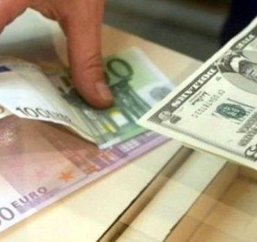 Döviz Mevduatlarında Şok Düşüş: Yatırımcılar Ne Yapmalı? 5 doviz-mevduatlarinda-sok-dusus-yatirimcilar-ne-yapmali-sxyD8szi.jpg