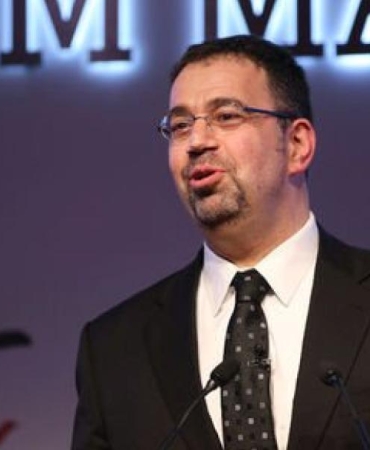 Dünya Ekonomisinin Dehası: Daron Acemoğlu'nun İlham Verici Yolculuğu 5 dunya-ekonomisinin-dehasi-daron-acemoglunun-ilham-verici-yolculugu-FpjPMYXN.jpg