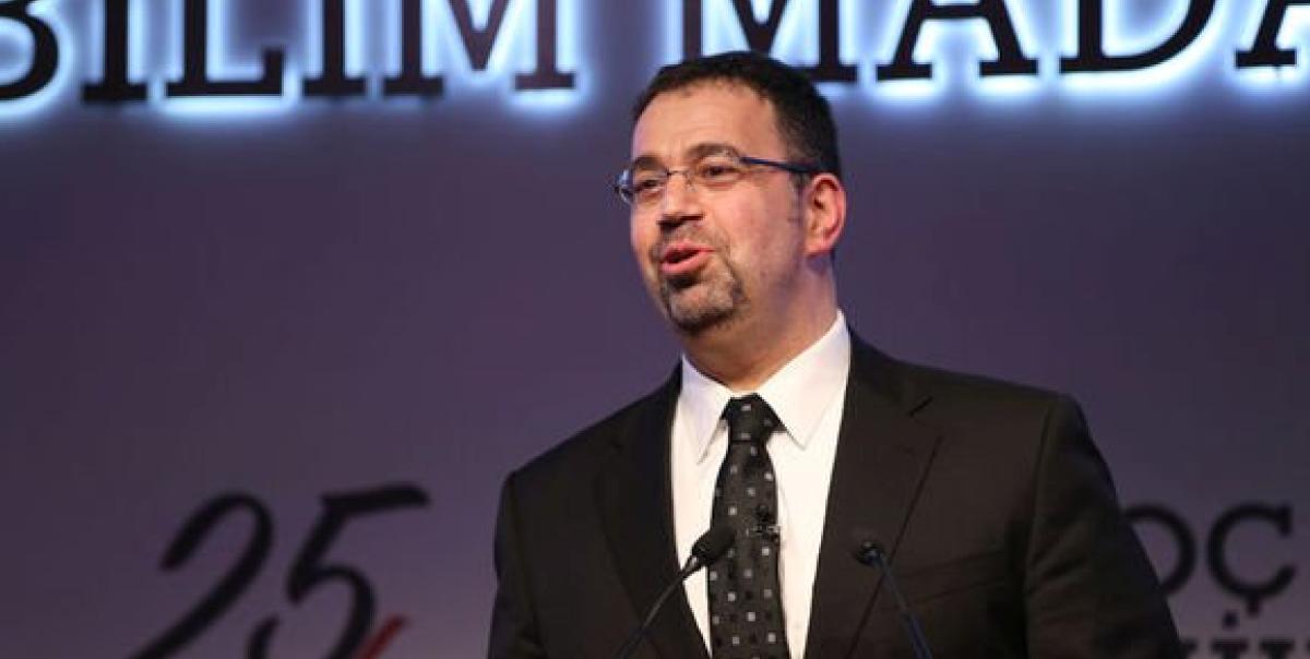 Dünya Ekonomisinin Dehası: Daron Acemoğlu'nun İlham Verici Yolculuğu 2 dunya-ekonomisinin-dehasi-daron-acemoglunun-ilham-verici-yolculugu-FpjPMYXN.jpg