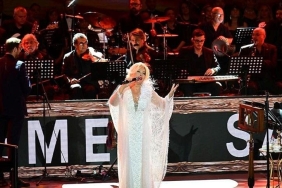 emel-sayin-unutulmaz-basrolde-emel-sayin-konseriyle-muzigin-zirvesine-cikti-iste-o-anlarin-buyusu-WuBu8NUP.jpg