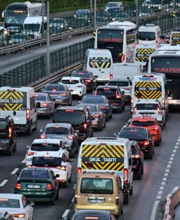 eylulde-212-bin-451-yeni-tasit-trafige-kaydedildi-ADQc9EN5.jpg