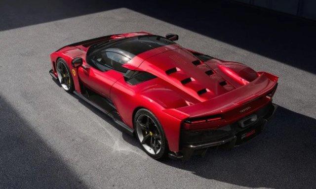 Ferrari, Göz Kamaştıran Yeni Modeliyle Lüksün Sınırlarını Zorluyor! 6 Ferrari, Göz Kamaştıran Yeni Modeliyle Lüksün Sınırlarını Zorluyor!