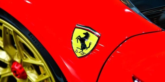 Ferrari, Göz Kamaştıran Yeni Modeliyle Lüksün Sınırlarını Zorluyor!