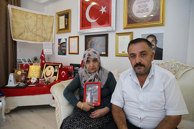 FETÖ'nün Elebaşı Gülen'e Hakkını Helal Etmeyen Sözler 1 Şehit Fuat Bozkurt'un Ağabeyi Fatih Bozkurt'un Açıklamaları
