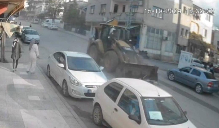 Fren Arızası: 7 Araçla Çarpışan Kaza, 8 Yaralı! 1 fren-arizasi-7-aracla-carpisan-kaza-8-yarali-sL5Ftz22.jpg