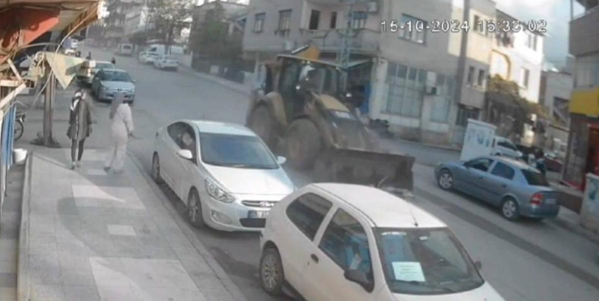 Fren Arızası: 7 Araçla Çarpışan Kaza, 8 Yaralı! 2 fren-arizasi-7-aracla-carpisan-kaza-8-yarali-sL5Ftz22.jpg